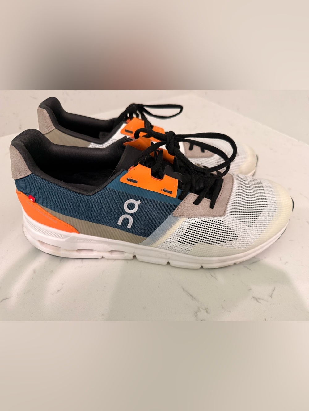 Men’s On casual sneakers Sz 10.5